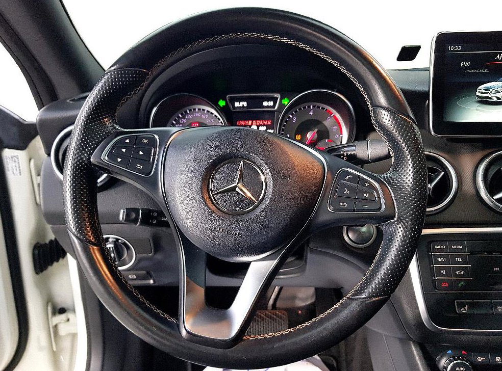 벤츠 CLA 클래스 CLA 200d 4MATIC 사진 11