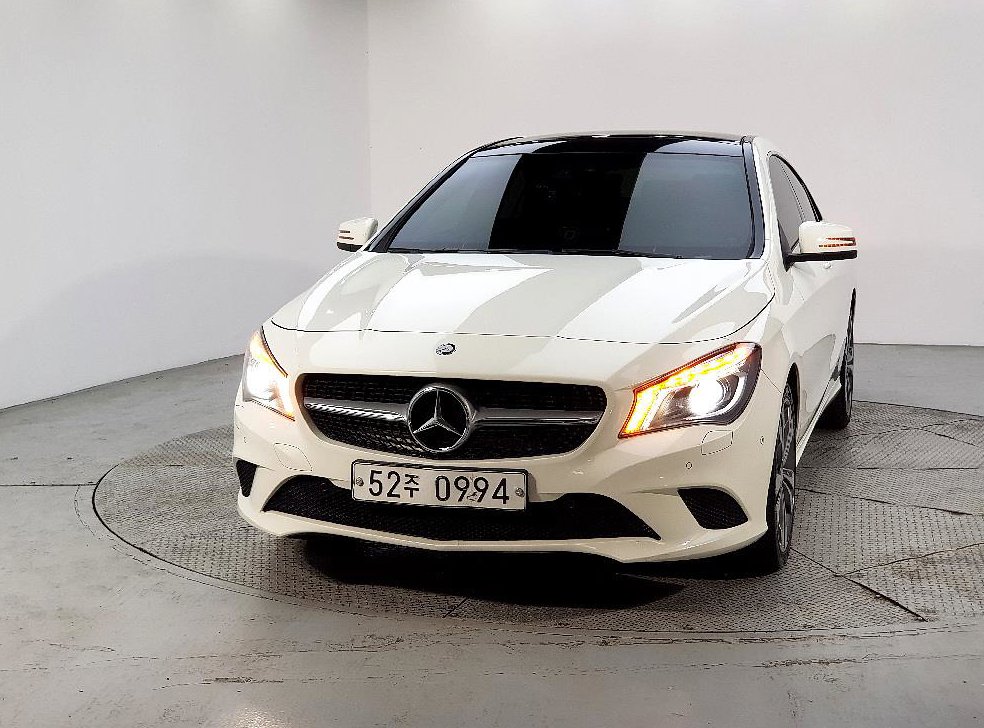 벤츠 CLA 클래스 CLA 200d 4MATIC 사진 2