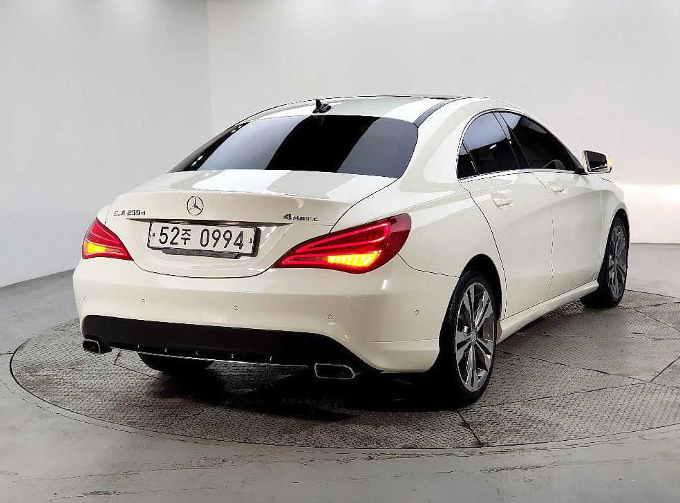 벤츠 CLA 클래스 CLA 200d 4MATIC 사진 4
