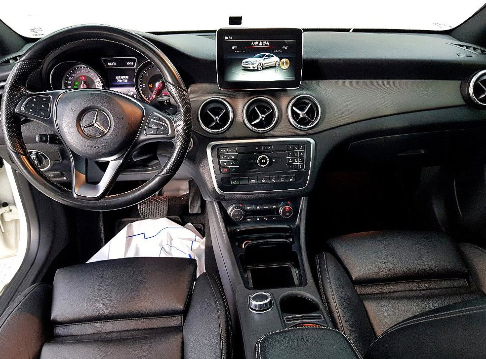 벤츠 CLA 클래스 CLA 200d 4MATIC 사진 5