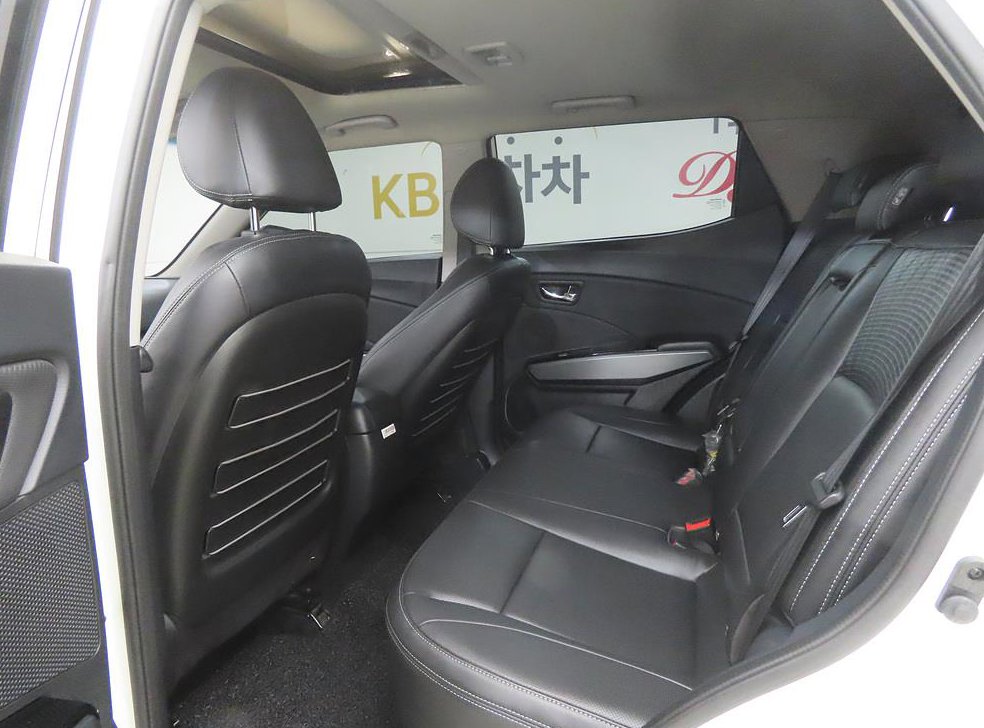 KG모빌리티(쌍용)  티볼리 2WD 가솔린 VX 사진 6