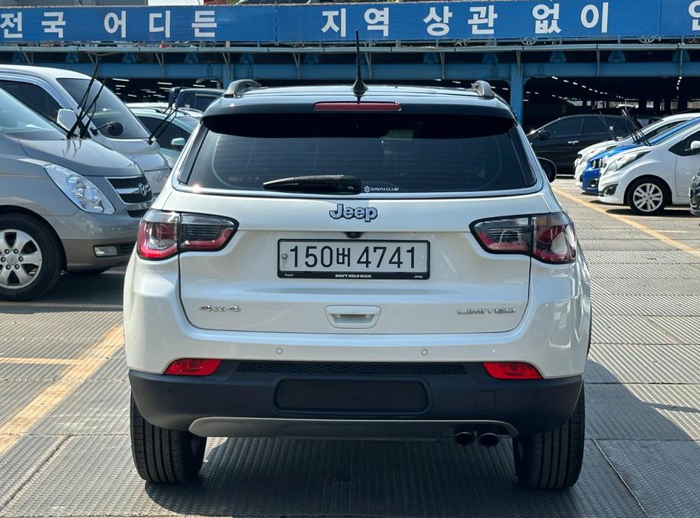 지프 컴패스 2.4 AWD 리미티드 사진 3