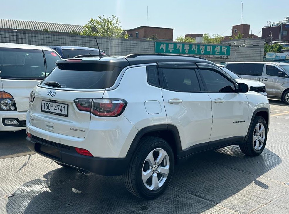 지프 컴패스 2.4 AWD 리미티드 사진 4
