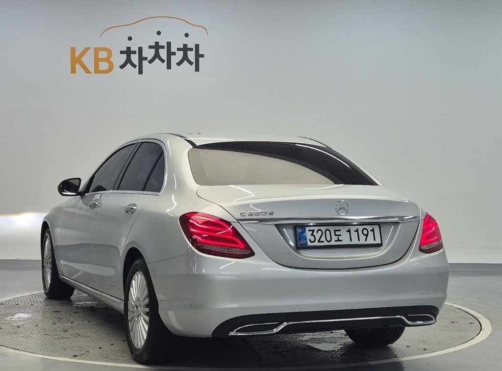 벤츠 C 클래스 C220 d 익스클루시브 사진 2