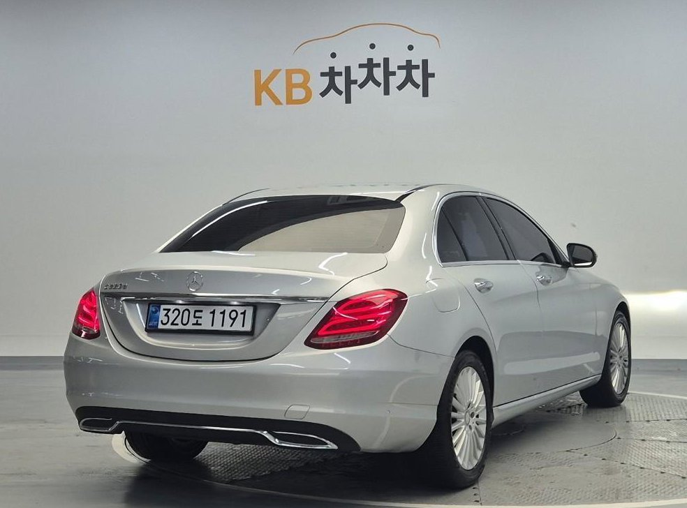벤츠 C 클래스 C220 d 익스클루시브 사진 3