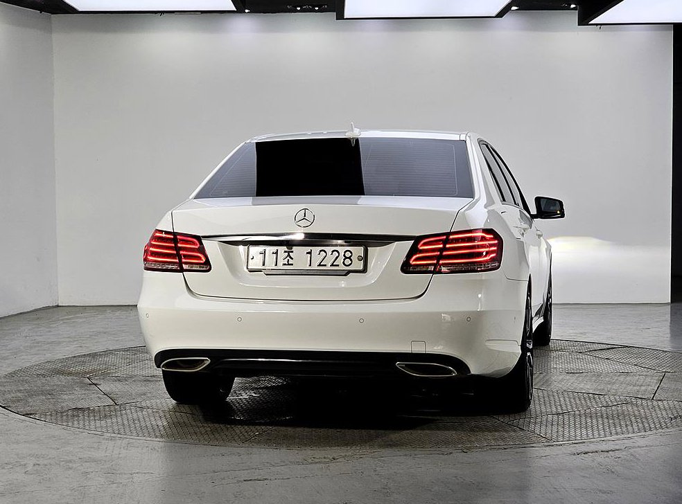 벤츠 E 클래스 E220 블루텍 아방가르드 스포츠 사진 3