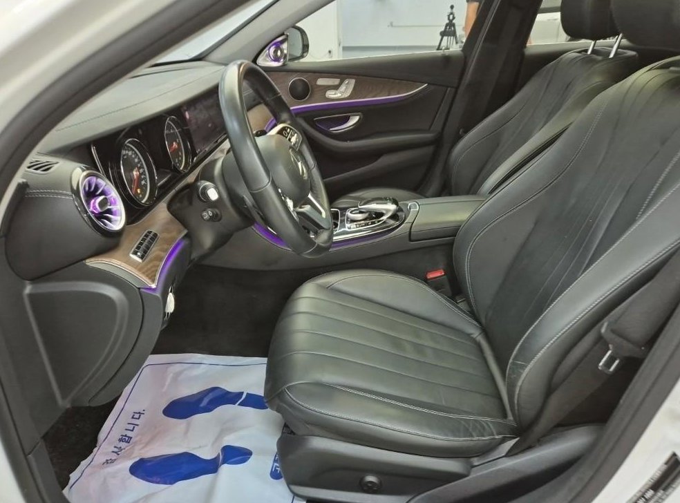 벤츠 E 클래스 E220d 4MATIC 익스클루시브 사진 11