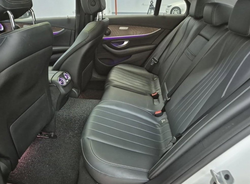 벤츠 E 클래스 E220d 4MATIC 익스클루시브 사진 12