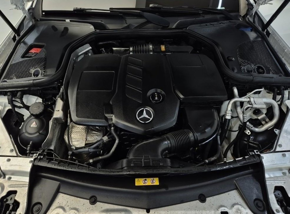 벤츠 E 클래스 E220d 4MATIC 익스클루시브 사진 5