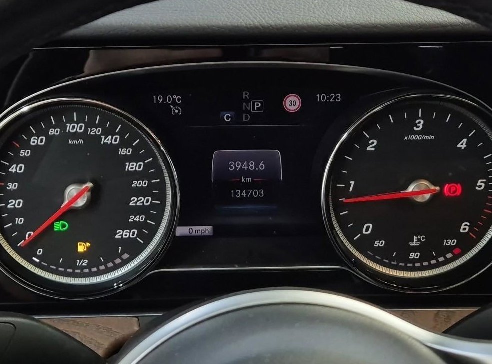 벤츠 E 클래스 E220d 4MATIC 익스클루시브 사진 6