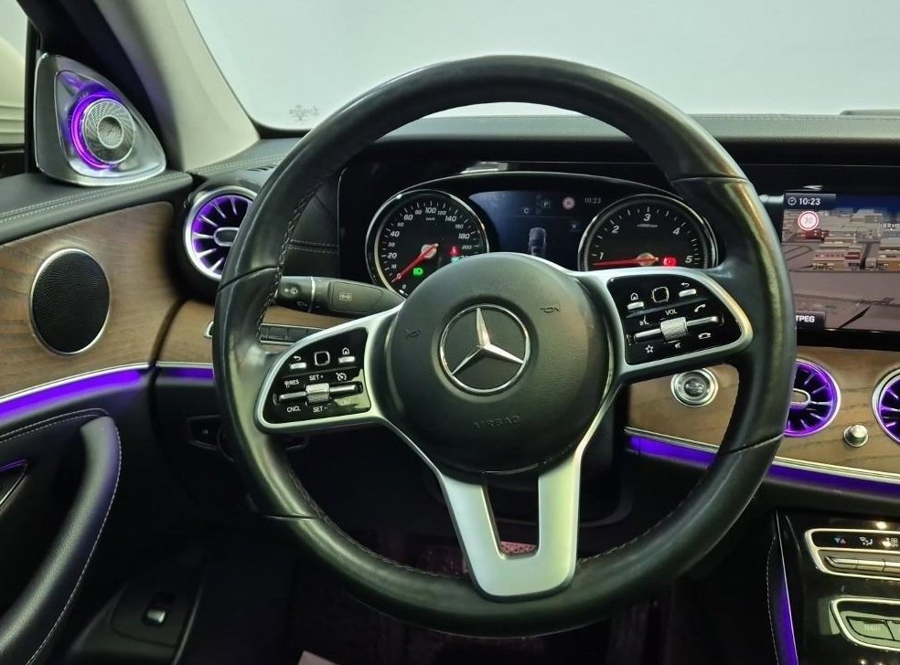 벤츠 E 클래스 E220d 4MATIC 익스클루시브 사진 9