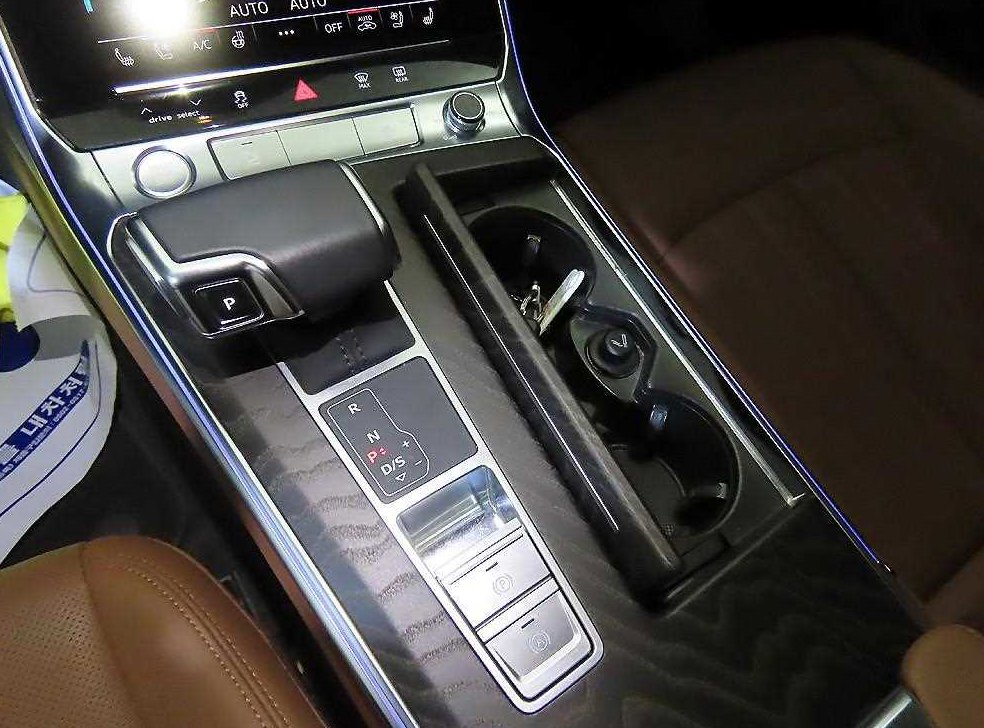 아우디 A6 45 TFSI 프리미엄 사진 12