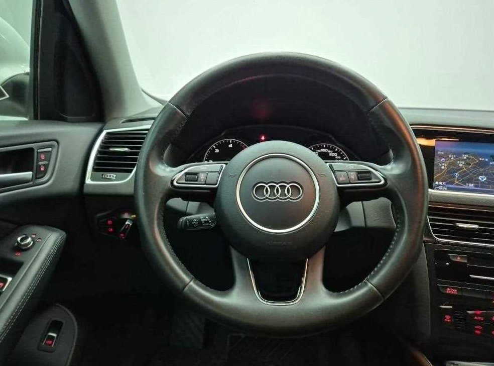 아우디 Q5 35 TDI 콰트로 다이나믹 사진 8