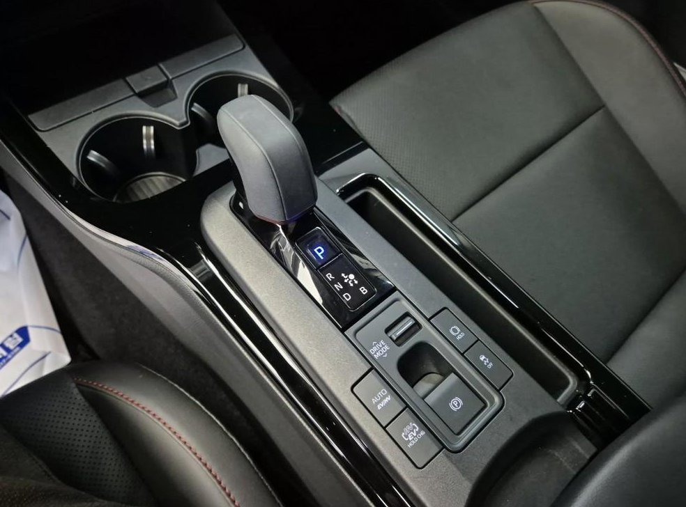 토요타 프리우스 2.0 PHEV XSE 사진 13