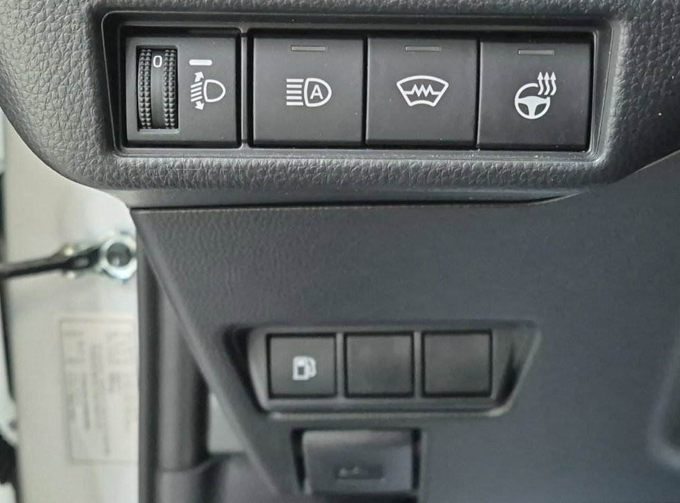 토요타 프리우스 2.0 PHEV XSE 사진 18