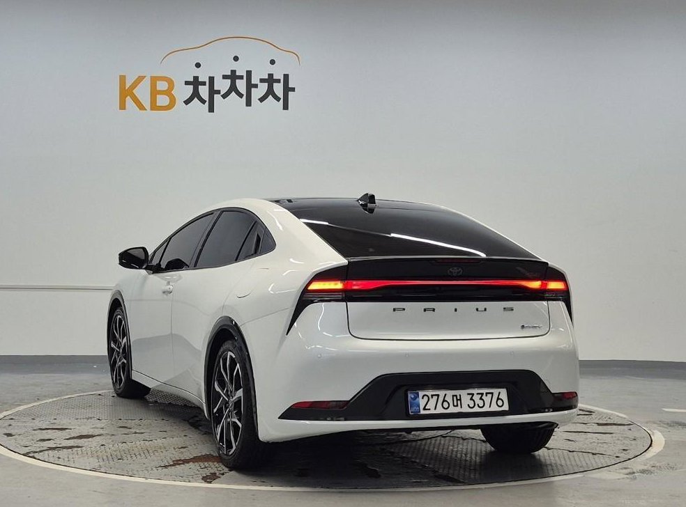 토요타 프리우스 2.0 PHEV XSE 사진 2