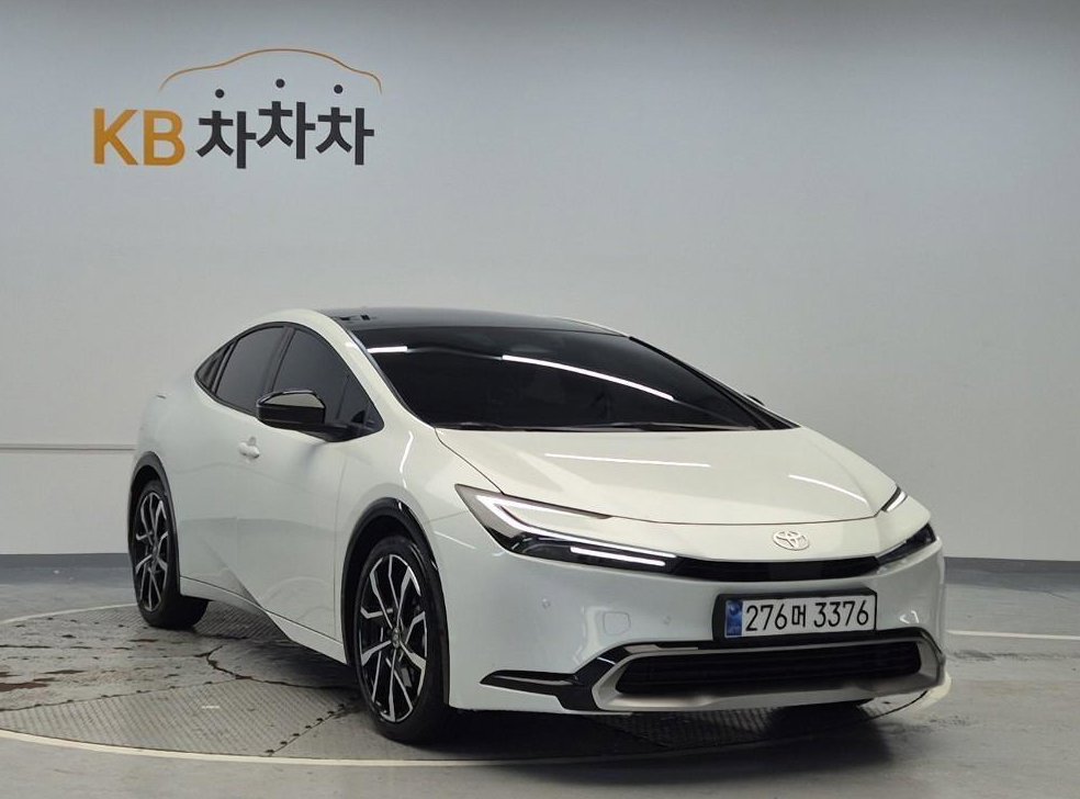 토요타 프리우스 2.0 PHEV XSE 사진 4