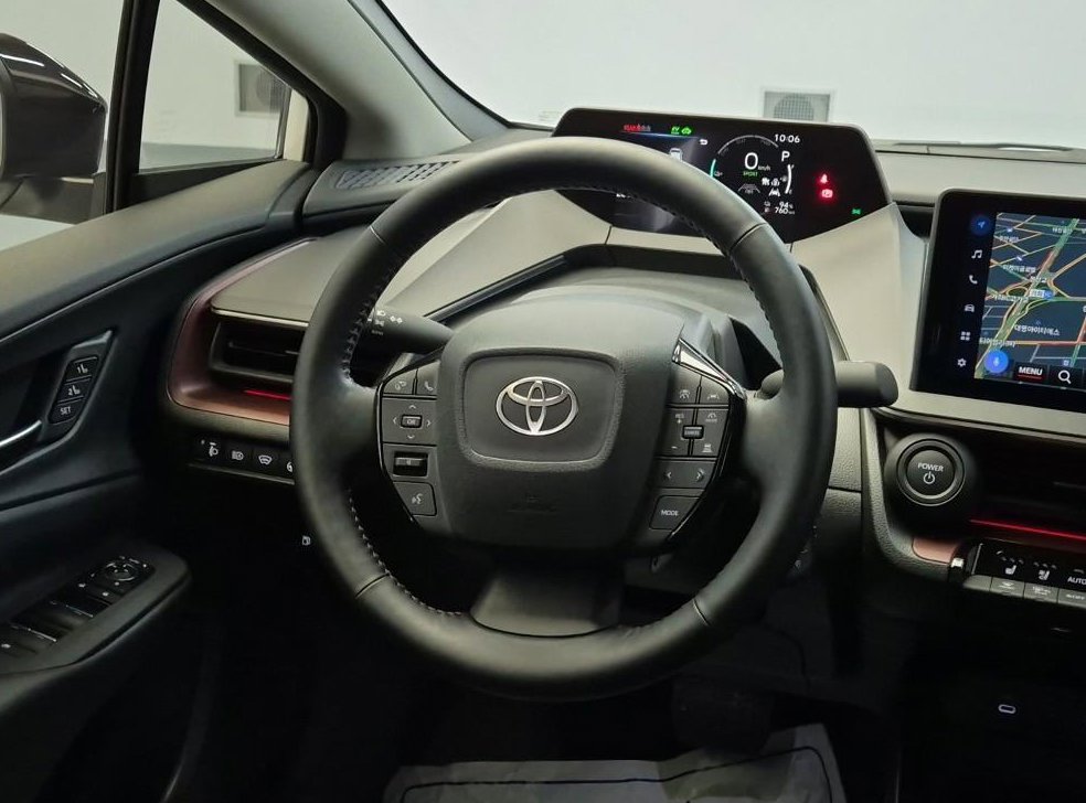 토요타 프리우스 2.0 PHEV XSE 사진 8
