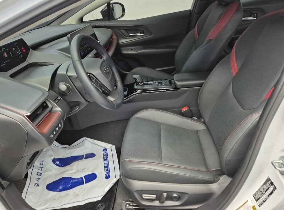 토요타 프리우스 2.0 PHEV XSE 사진 9