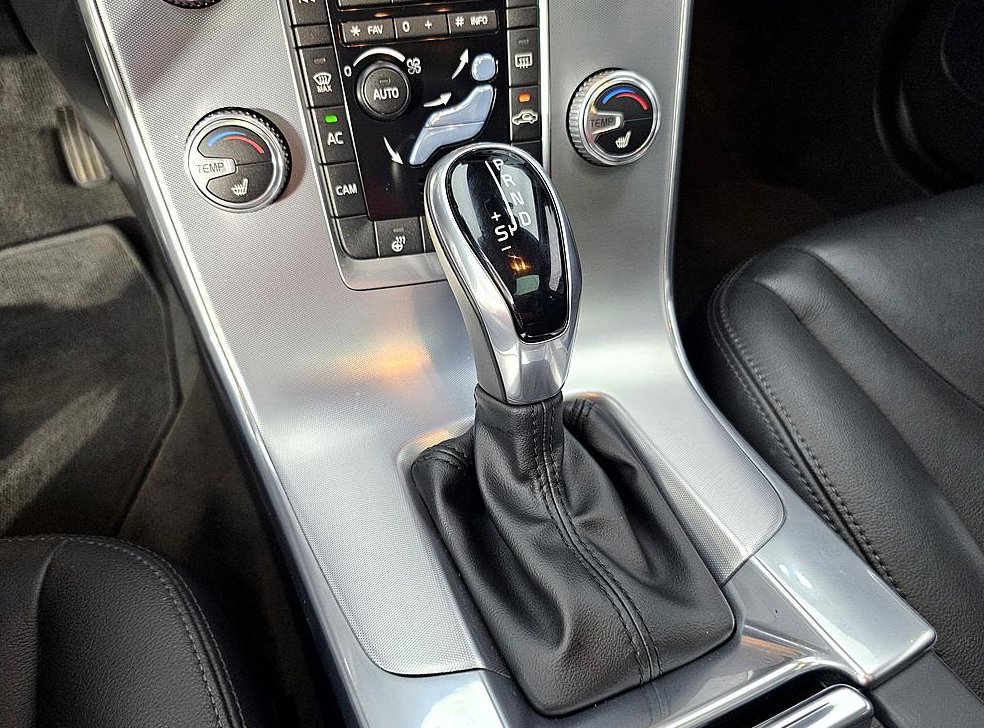 볼보 S60 D3 사진 14