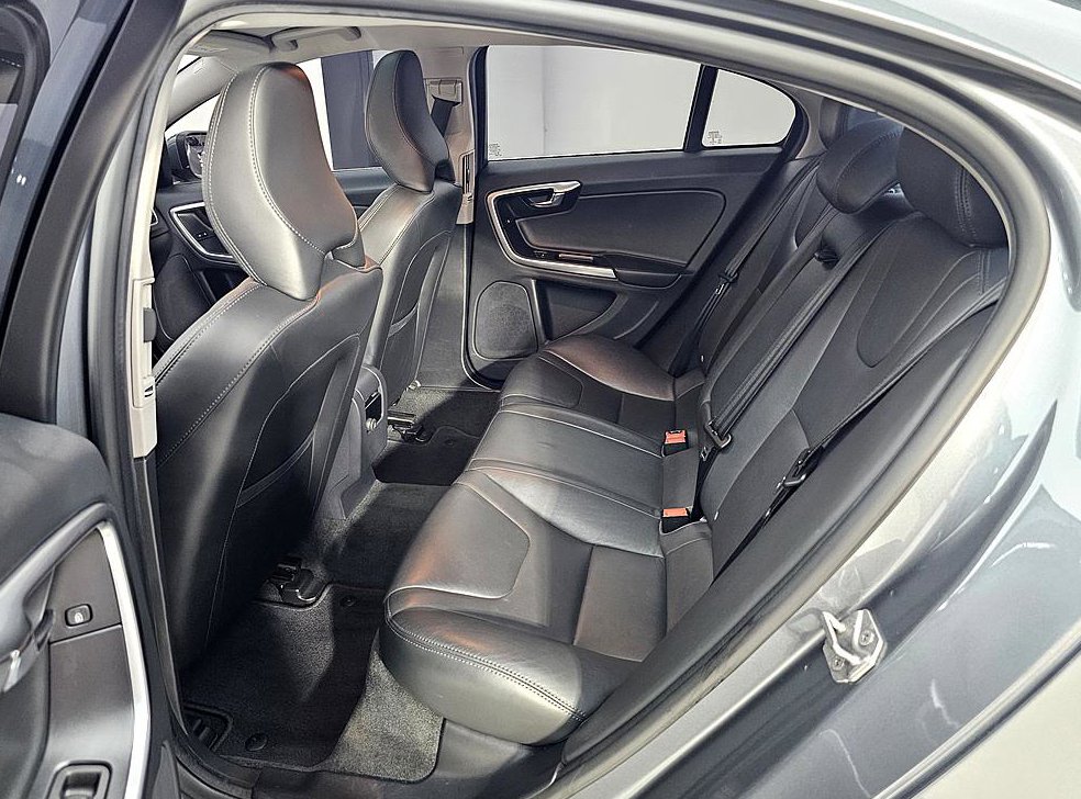 볼보 S60 D3 사진 9
