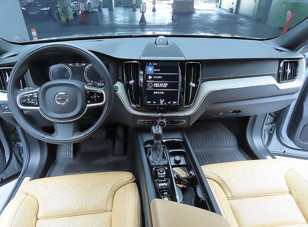 볼보 XC60 D5 AWD 인스크립션 사진 10