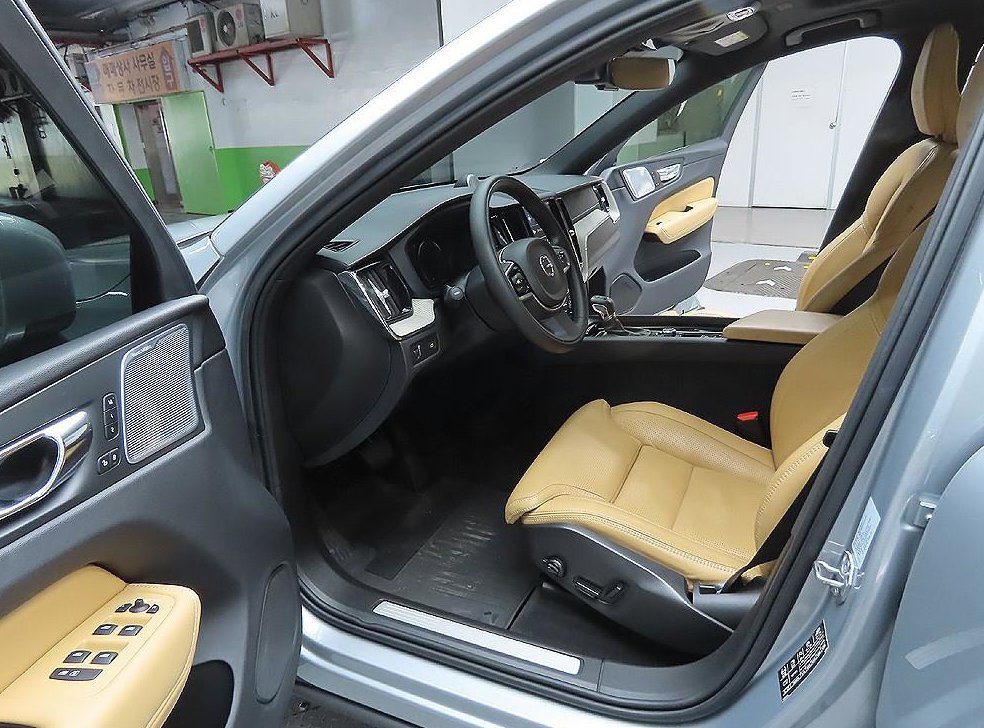 볼보 XC60 D5 AWD 인스크립션 사진 13