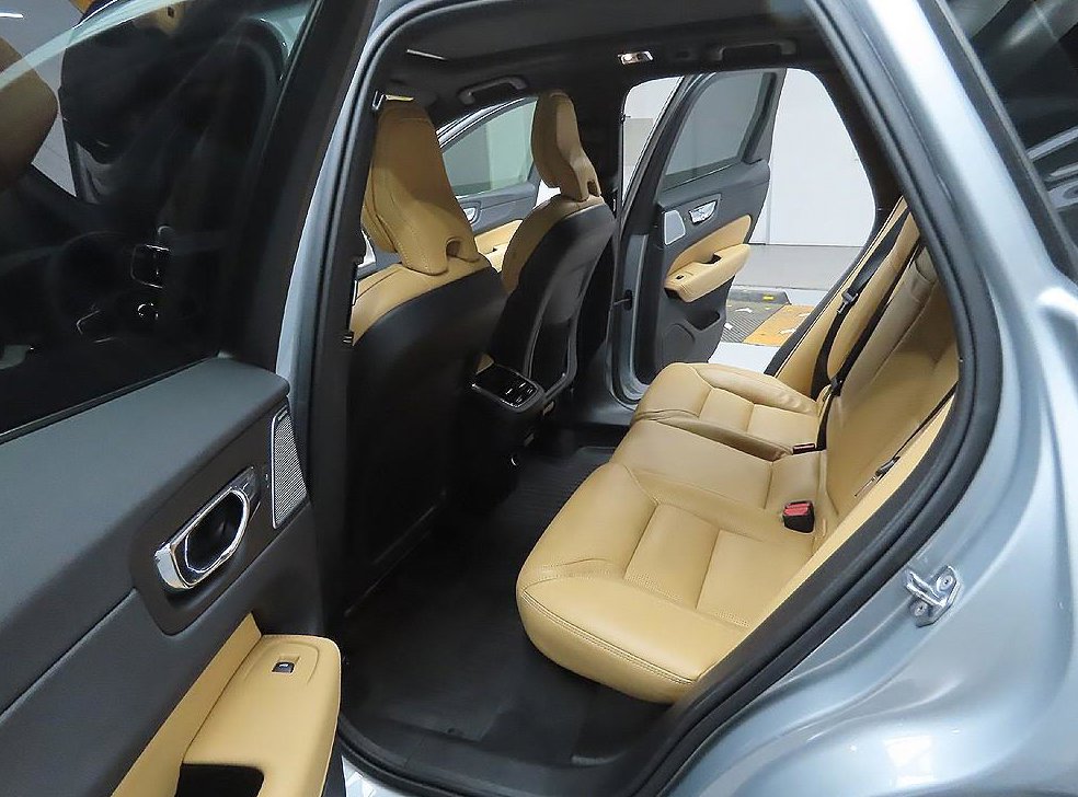 볼보 XC60 D5 AWD 인스크립션 사진 9