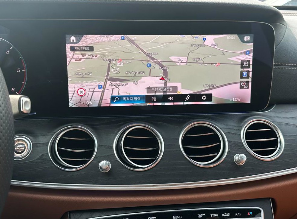 벤츠 E 클래스 E220d 4MATIC AMG라인 사진 10