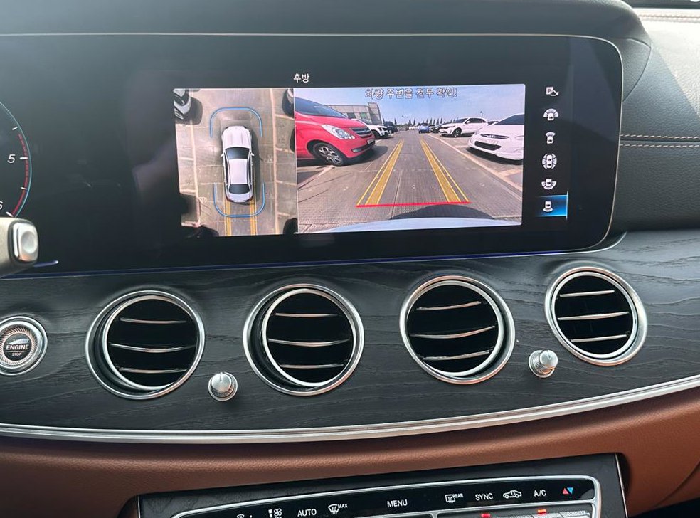 벤츠 E 클래스 E220d 4MATIC AMG라인 사진 11