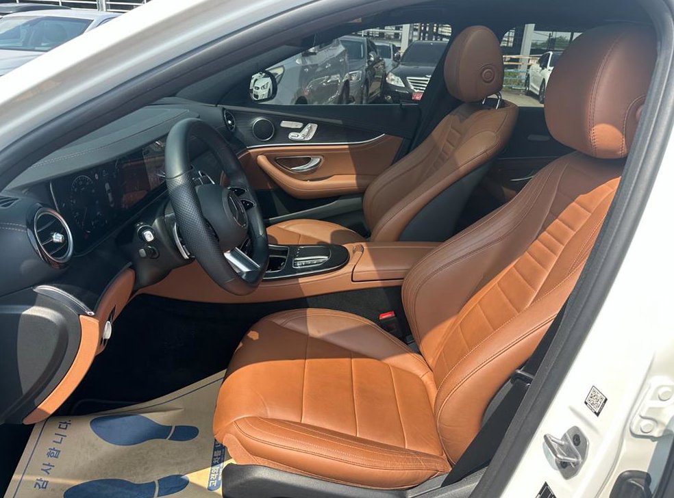 벤츠 E 클래스 E220d 4MATIC AMG라인 사진 13