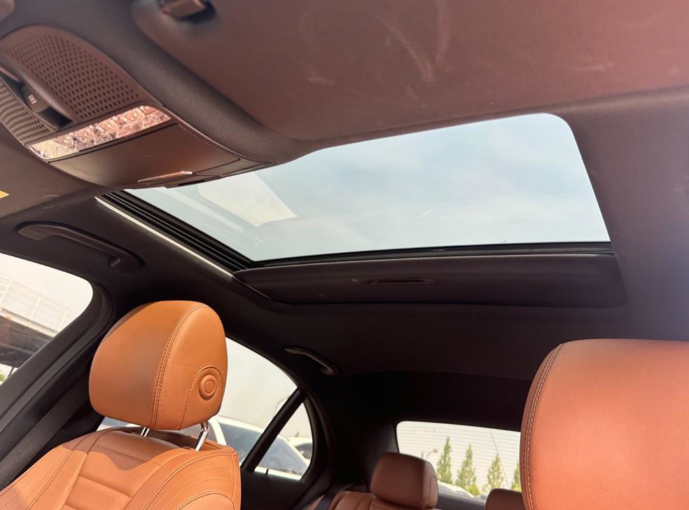 벤츠 E 클래스 E220d 4MATIC AMG라인 사진 15