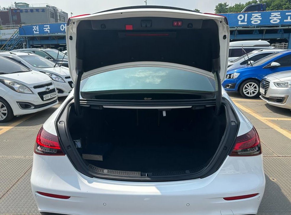 벤츠 E 클래스 E220d 4MATIC AMG라인 사진 18