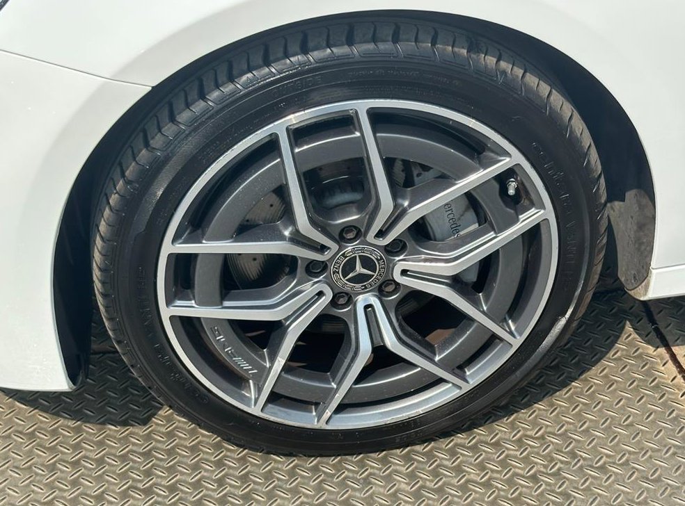 벤츠 E 클래스 E220d 4MATIC AMG라인 사진 20