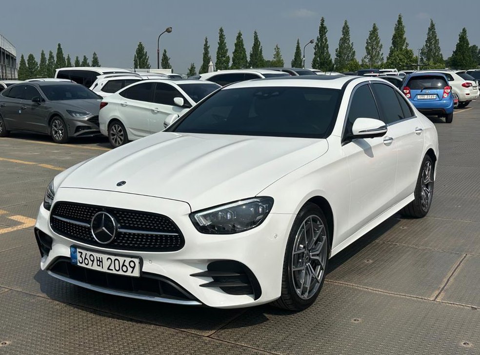 벤츠 E 클래스 E220d 4MATIC AMG라인 사진 3