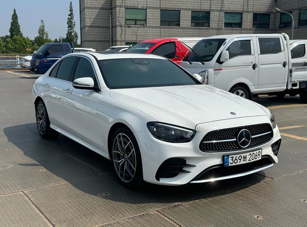 벤츠 E 클래스 E220d 4MATIC AMG라인 사진 5