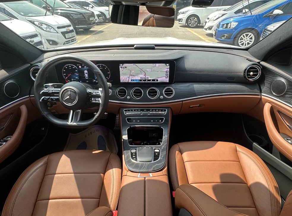 벤츠 E 클래스 E220d 4MATIC AMG라인 사진 8