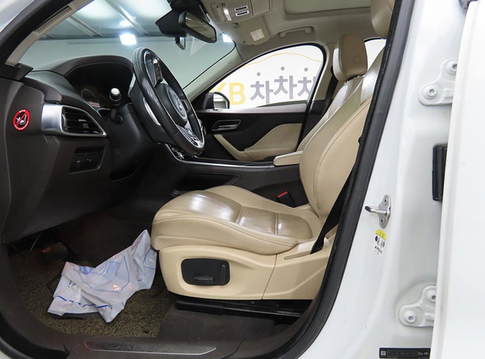 재규어 F-PACE 20d 프레스티지 사진 5