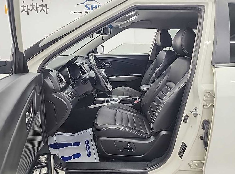 KG모빌리티(쌍용)  티볼리 가솔린 2WD 1.6 LX 사진 11