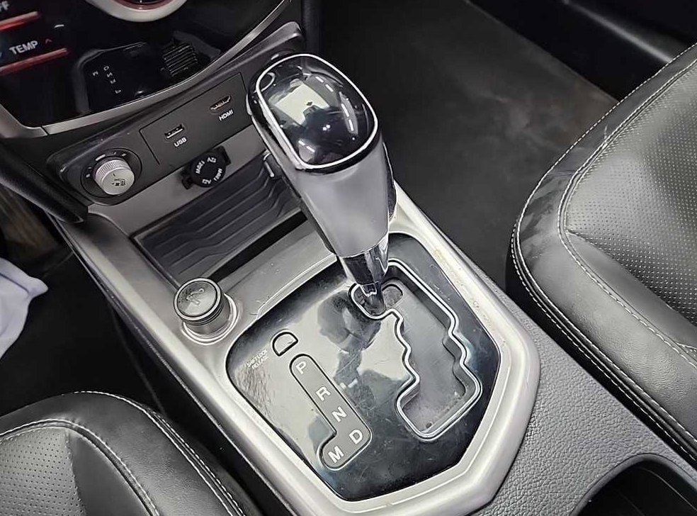 KG모빌리티(쌍용)  티볼리 가솔린 2WD 1.6 LX 사진 8