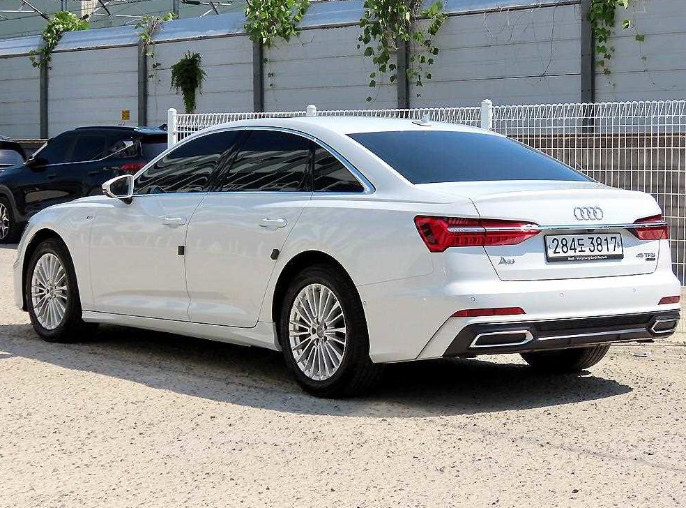 아우디 A6 45 TFSI 콰트로 프리미엄 사진 3
