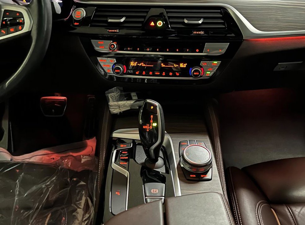 BMW 5시리즈 520i M 스포츠 사진 10
