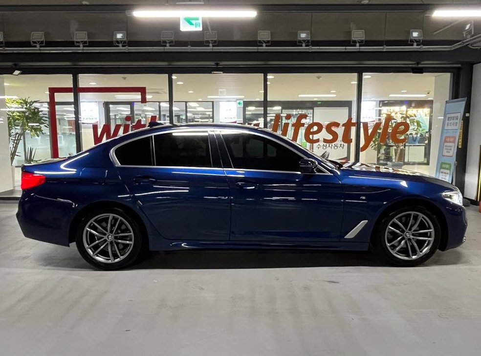 BMW 5시리즈 520i M 스포츠 사진 3