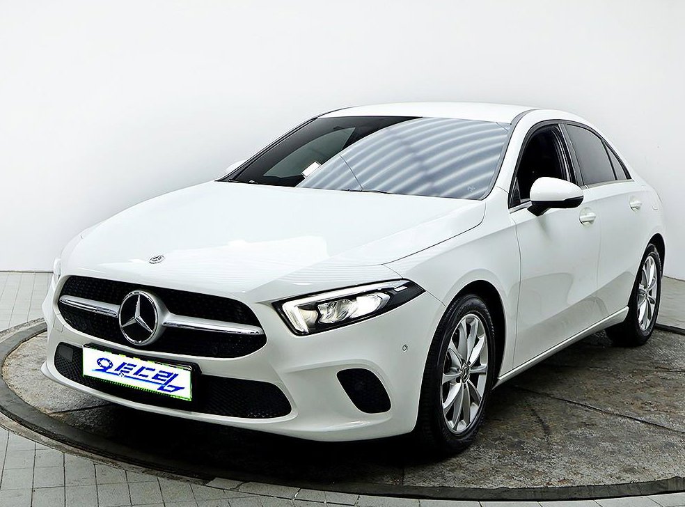 벤츠 A 클래스 A220 세단 사진 2