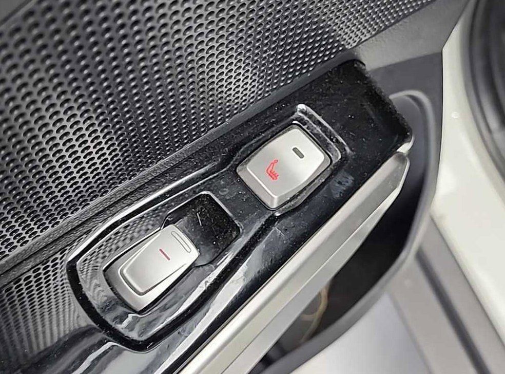 KG모빌리티(쌍용)  티볼리 가솔린 2WD 1.6 LX 사진 12