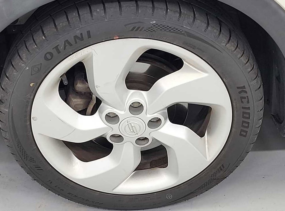 KG모빌리티(쌍용)  티볼리 가솔린 2WD 1.6 LX 사진 19
