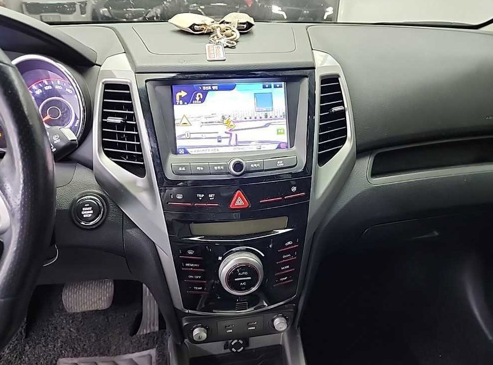 KG모빌리티(쌍용)  티볼리 가솔린 2WD 1.6 LX 사진 9