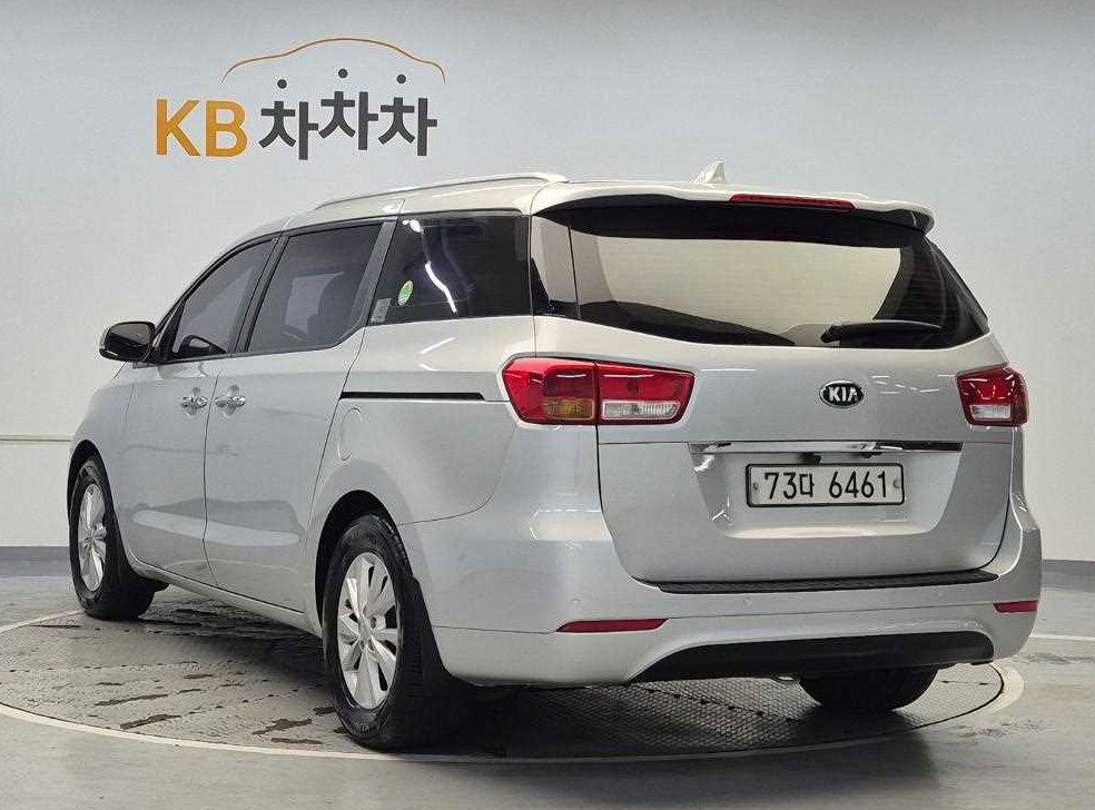 기아 카니발 디젤 11인승 럭셔리 사진 2