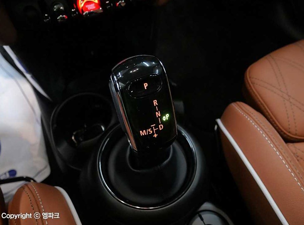 미니 쿠퍼 5도어 에버딘 에디션 사진 12