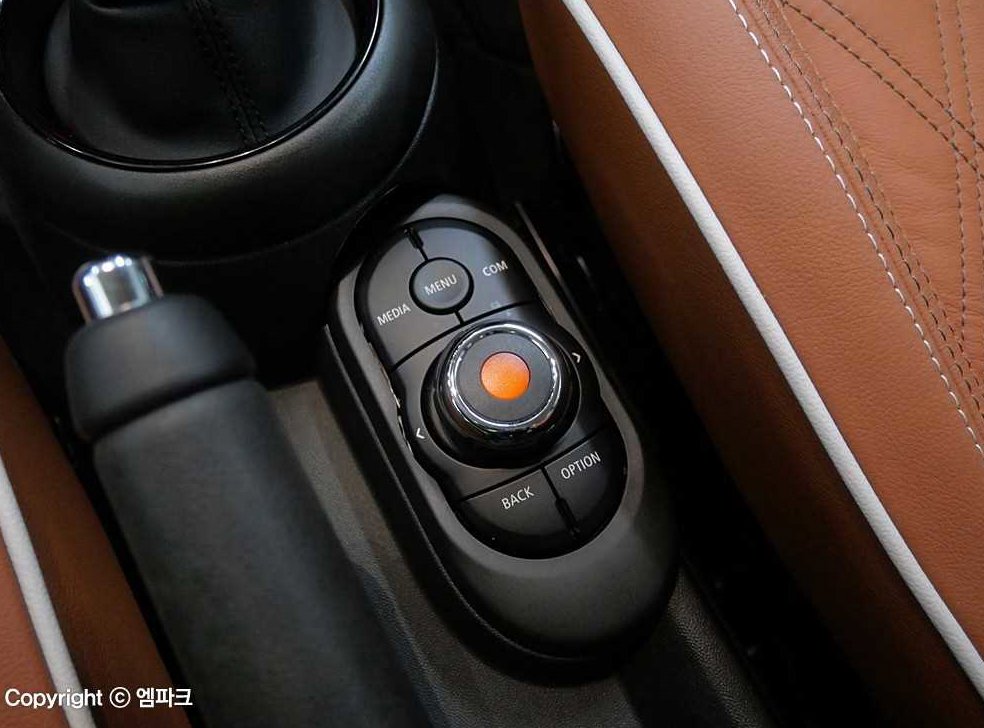 미니 쿠퍼 5도어 에버딘 에디션 사진 13